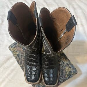 Vaccari black Caiman skin a unique scale pattern cowboy boots men size 8.5D